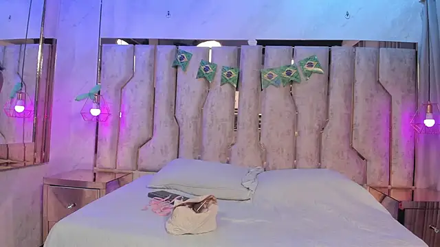 chica nocturna25 online show from 07/09/26, 03:07