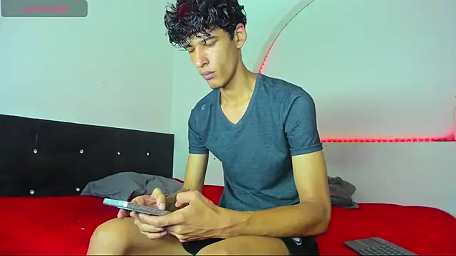 Snapshot of liammendoza98 chatting on 05/12/26, 12:00 liammendoza98 online show from 05/12/26, 12:00