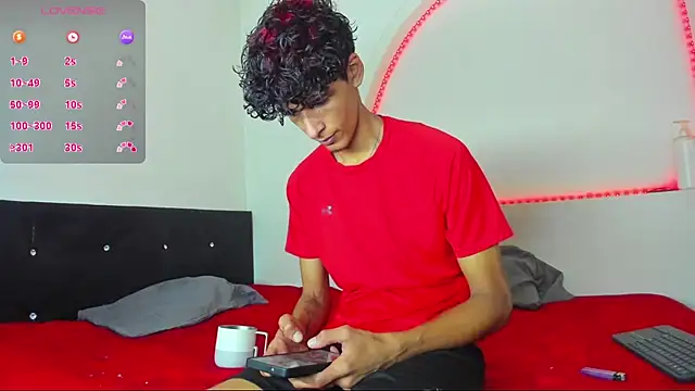 Snapshot of liammendoza98 chatting on 04/30/26, 11:17 liammendoza98 online show from 04/30/26, 11:17