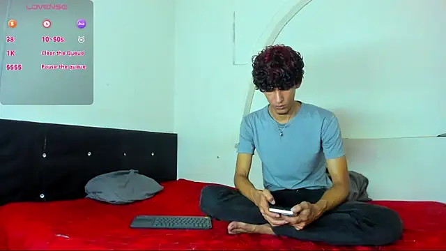 Snapshot of liammendoza98 chatting on 05/19/26, 01:51 liammendoza98 online show from 05/19/26, 01:51