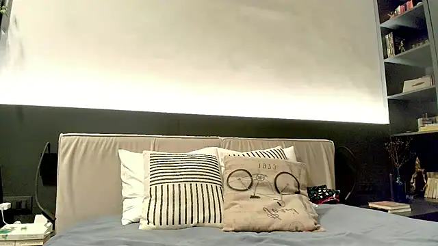 Peachy  online show from 10/11/25, 06:03