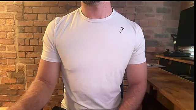 Snapshot of gymshrk chatting on 06/19/26, 04:40 gymshrk online show from 06/19/26, 04:40