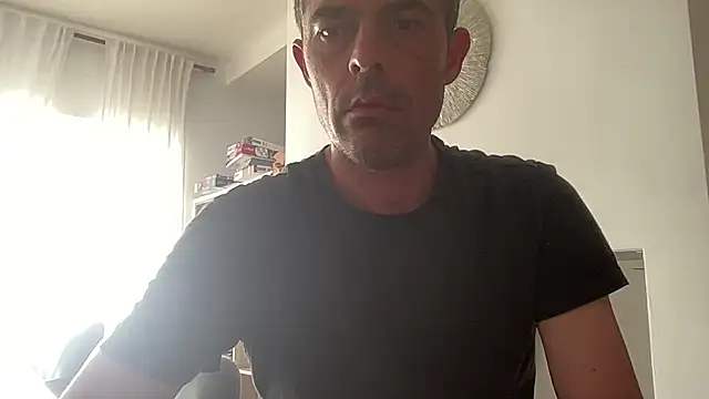 Snapshot of Riccardo86xx chatting on 05/03/26, 01:47 Riccardo86xx online show from 05/03/26, 01:47