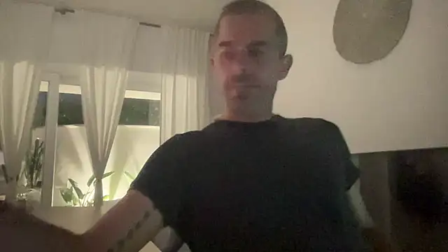 Snapshot of Riccardo86xx chatting on 05/24/26, 06:52 Riccardo86xx online show from 05/24/26, 06:52