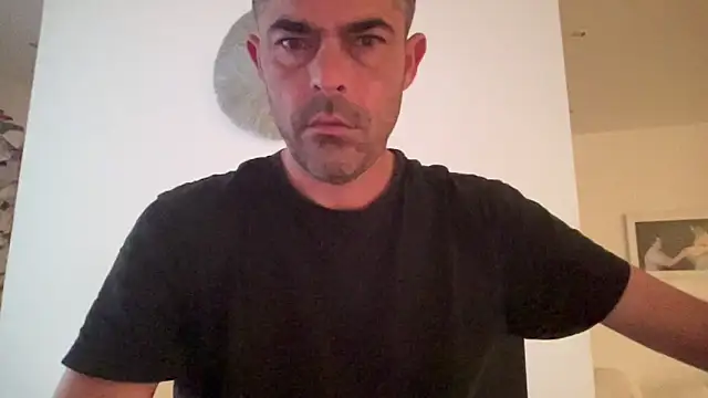Snapshot of Riccardo86xx chatting on 05/05/26, 03:42 Riccardo86xx online show from 05/05/26, 03:42
