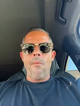 Snapshot of Riccardo86xx chatting on 07/04/26, 02:21 Riccardo86xx online show from 07/04/26, 02:21