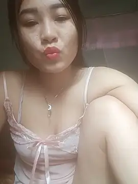 Snapshot of Pivi12 chatting on 05/19/26, 02:07 Pivi12 online show from 05/19/26, 02:07