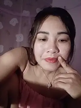 Snapshot of Pivi12 chatting on 05/19/26, 02:35 Pivi12 online show from 05/19/26, 02:35