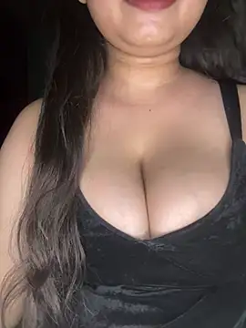 Naughty pooja44 online show from 04/28/26, 07:51