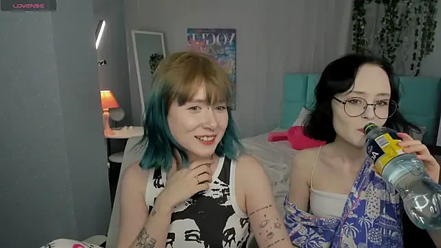 Snapshot of Lilac-Muse chatting on 05/13/26, 11:17 Lilac-Muse online show from 05/13/26, 11:17