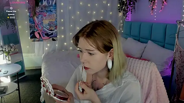 Elira Vane online show from 07/05/26, 03:00