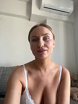 babypearl99 online show from 04/27/26, 12:25