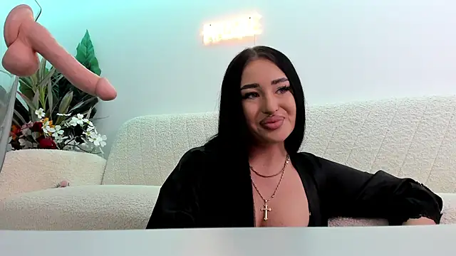 EmeraldKatt online show from 04/27/26, 07:34