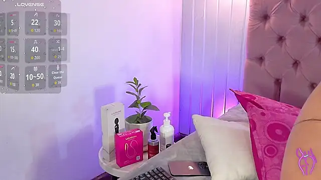 Snapshot of RenataPeach chatting on 06/17/26, 03:17 RenataPeach online show from 06/17/26, 03:17