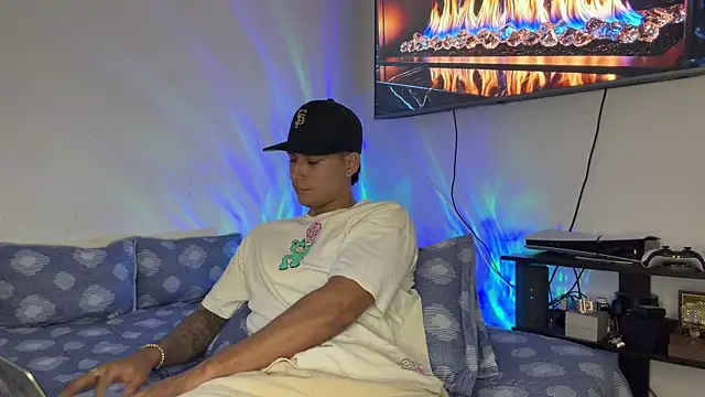 SexxxySquirterStev777 online show from 06/04/26, 02:33