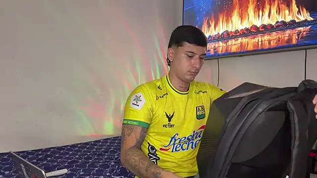SexxxySquirterStev777 online show from 05/12/26, 12:33