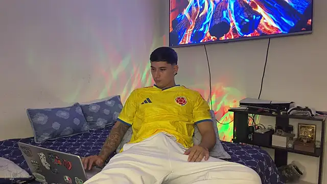 SexxxySquirterStev777 online show from 07/07/26, 01:03