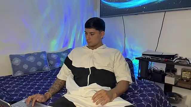 SexxxySquirterStev777 online show from 06/30/26, 01:22