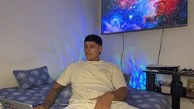 SexxxySquirterStev777 online show from 05/27/26, 01:18