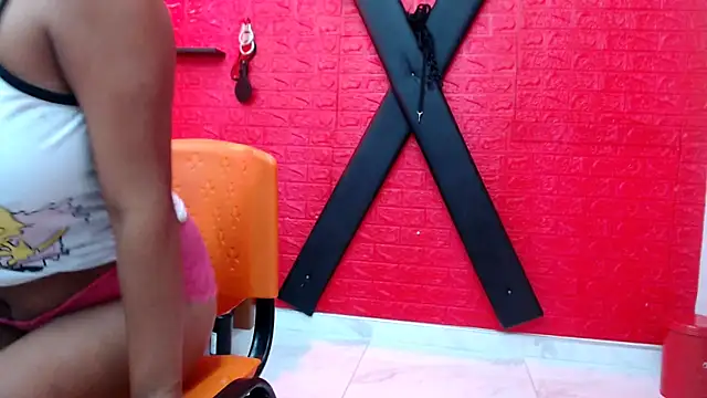 vanesalatina18 online show from 04/28/26, 03:49