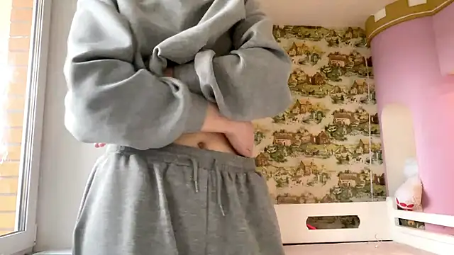 LongChillGerl online show from 05/16/26, 09:52