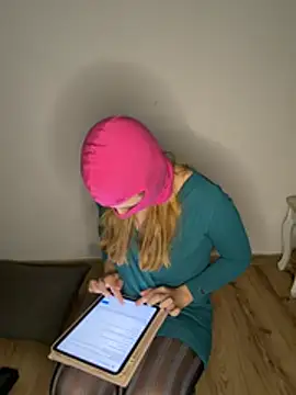Snapshot of SweetyLucy555 chatting on 06/07/26, 10:26 SweetyLucy555 online show from 06/07/26, 10:26