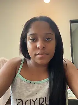 camillevi31 online show from 04/27/26, 05:55