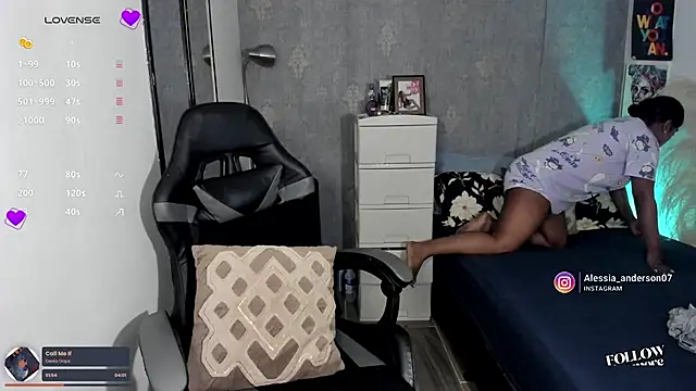 Snapshot of alessia_anderson chatting on 09/09/25, 05:50 alessia anderson online show from 09/09/25, 05:50