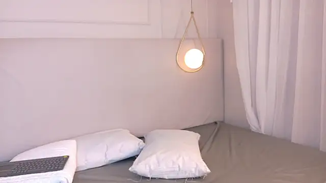 ZoeyPetit online show from 06/05/26, 12:55
