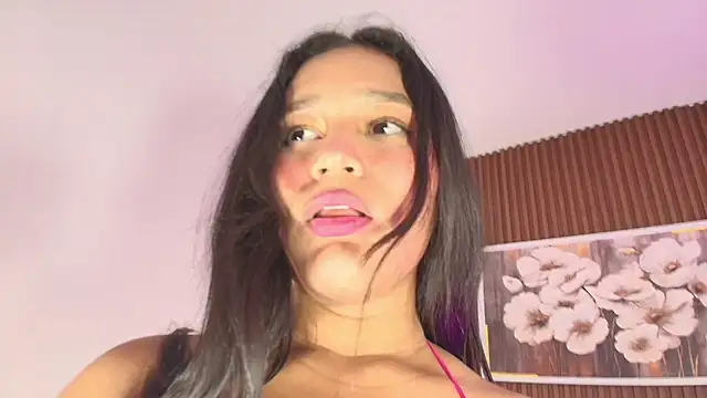 Snapshot of Sara_Chanel_ chatting on 06/12/26, 12:52 Sara Chanel online show from 06/12/26, 12:52
