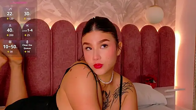 Emily-Cooper- online show from 05/11/26, 03:41
