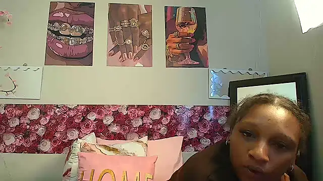 EnchantingLisa online show from 06/17/26, 11:53