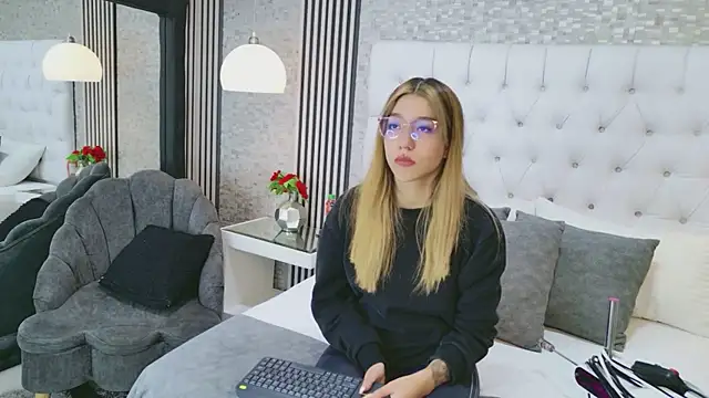 VioletSweetts online show from 07/15/26, 12:50