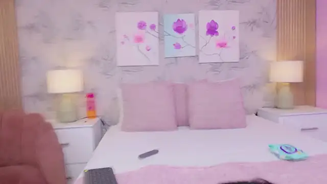 VioletSweetts online show from 05/30/26, 07:52