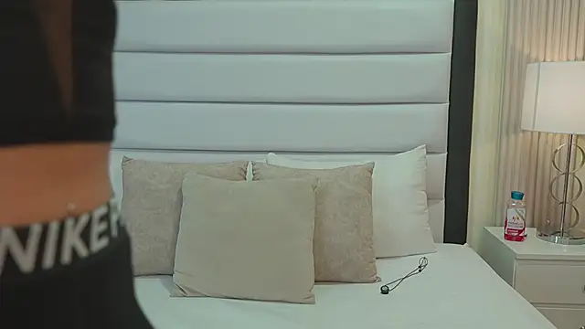 VioletSweetts online show from 06/19/26, 03:23