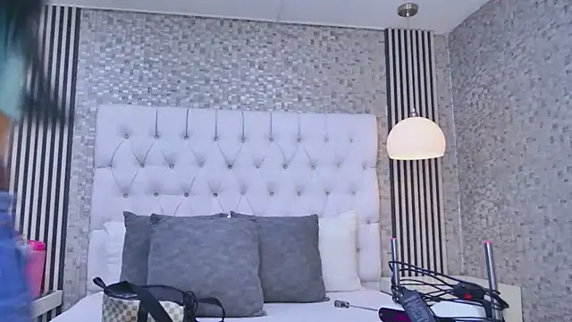 VioletSweetts online show from 05/19/26, 07:21
