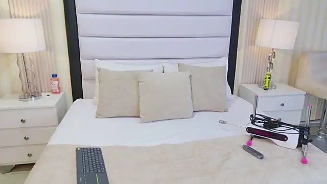VioletSweetts online show from 06/18/26, 12:42