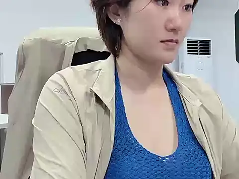 Luna-6613 online show from 05/04/26, 11:24
