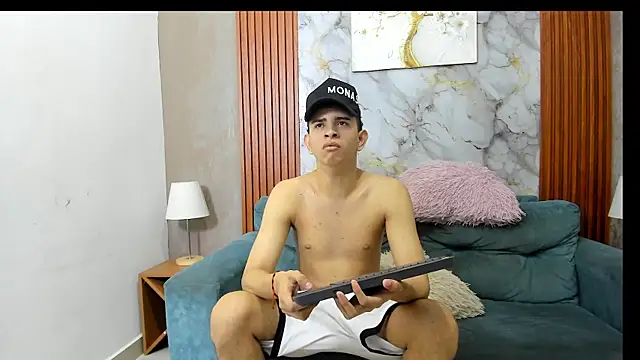 LOVE GUYS1 online show from 07/13/26, 01:21