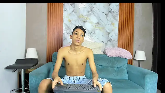 LOVE GUYS1 online show from 06/24/26, 01:32