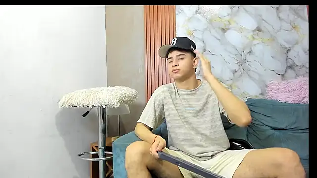 LOVE GUYS1 online show from 07/02/26, 03:29