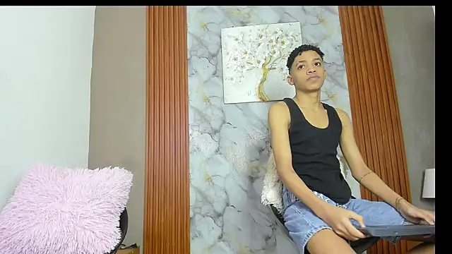 LOVE GUYS1 online show from 06/01/26, 01:22