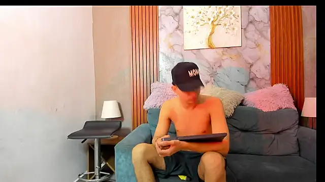 LOVE GUYS1 online show from 07/11/26, 01:55