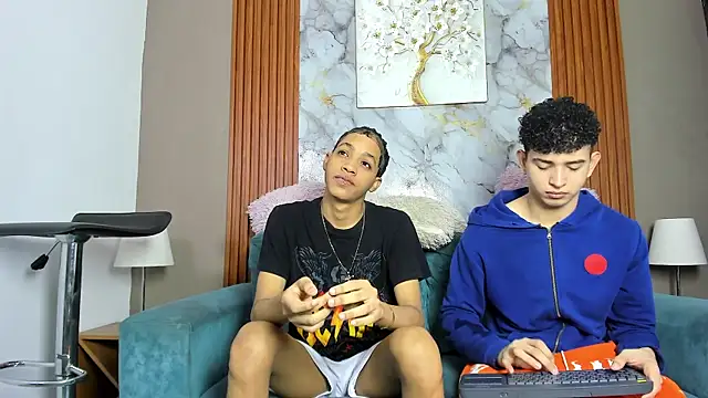 LOVE GUYS1 online show from 05/06/26, 01:37
