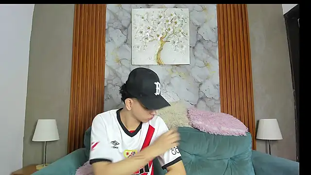 LOVE GUYS1 online show from 06/09/26, 01:34