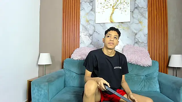 LOVE GUYS1 online show from 05/20/26, 01:19