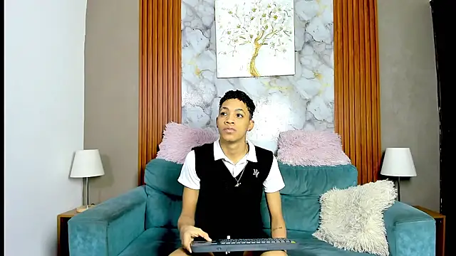 LOVE GUYS1 online show from 05/22/26, 01:20