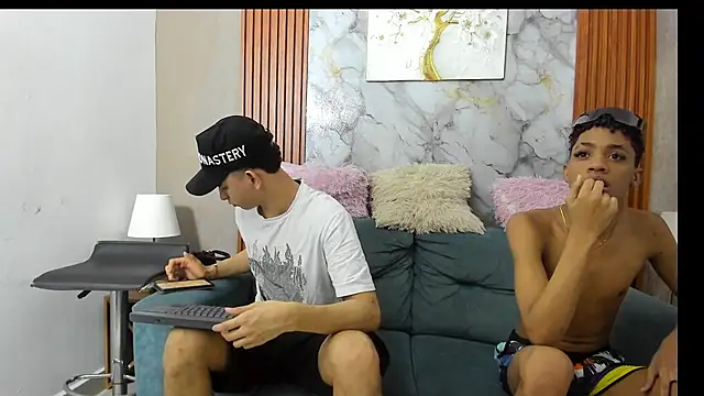 LOVE GUYS1 online show from 06/19/26, 01:17