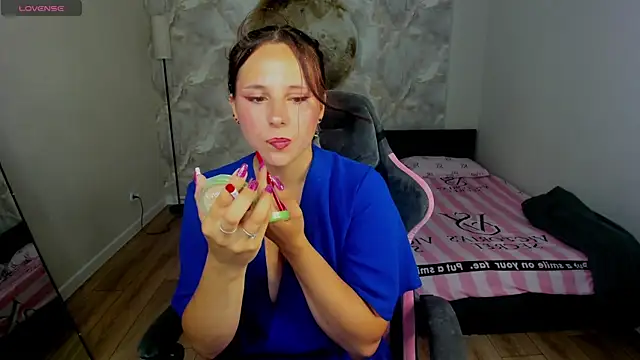 Julia Shyy online show from 07/05/26, 01:54
