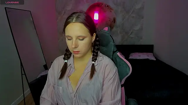 Julia Shyy online show from 07/11/26, 02:01